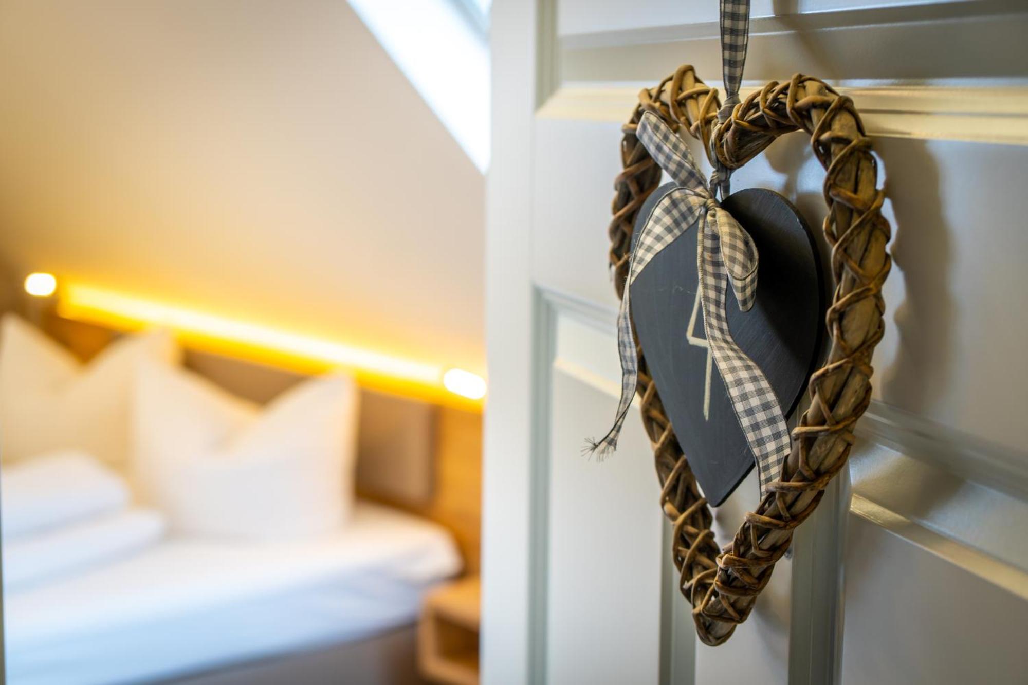 Landhotel Zur Gruenen Kutte Bernshausen Extérieur photo