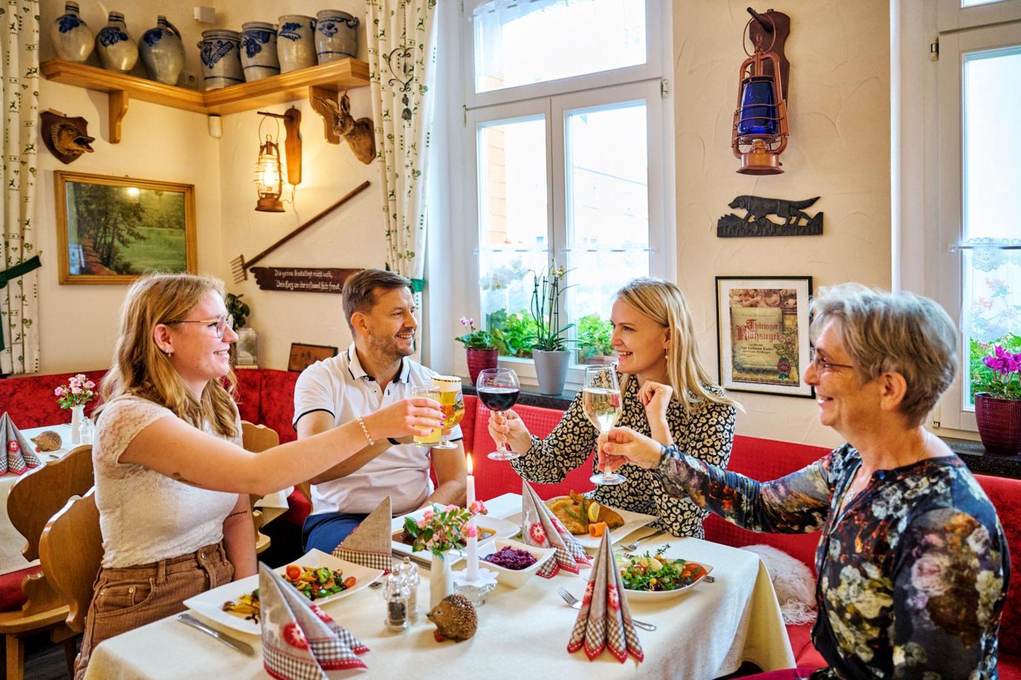 Landhotel Zur Gruenen Kutte Bernshausen Extérieur photo