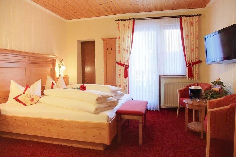 Landhotel Zur Gruenen Kutte Bernshausen Extérieur photo